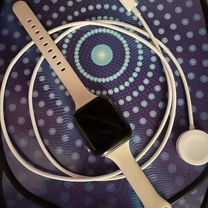 Apple Smartwatch Series 4 with Band and charger